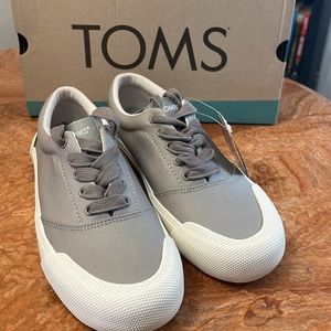 NIB TOMS Alpargata Fenix Lace Up Cement Matte Canvas OrtoLite Sneaker ZL840